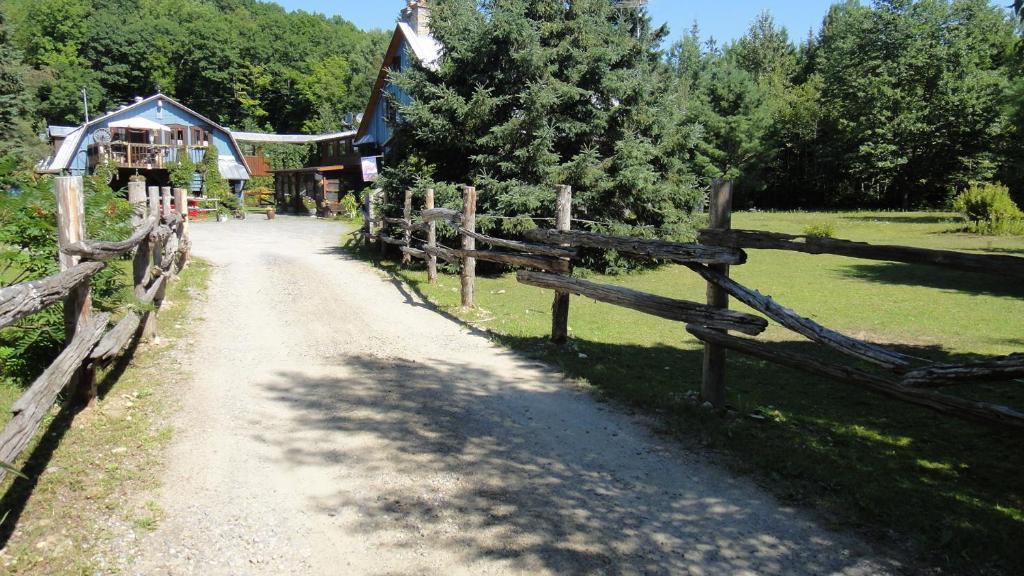 Auberge Le Cheval Bleu Saint-Alphonse-Rodriguez Eksteriør billede