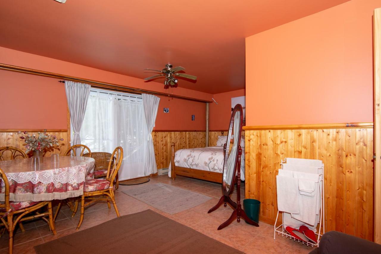 Auberge Le Cheval Bleu Saint-Alphonse-Rodriguez Eksteriør billede